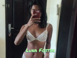 Luna_Foster