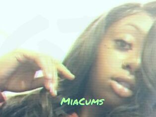 MiaCums