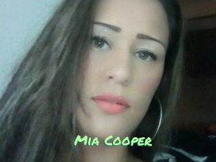 Mia_Cooper