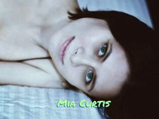 Mia_Curtis